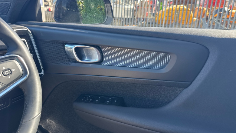 Volvo Xc40 2.0 B4P R DESIGN 5dr Auto Petrol Estate